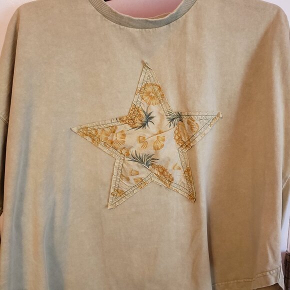 Easel  size Large shirt. - Picture 1 of 3
